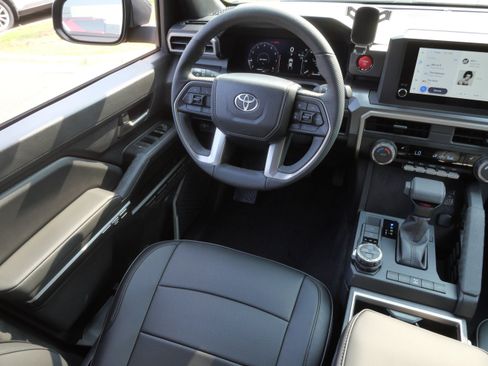 Certified 2025 Toyota Tacoma TRD Off-Road AWD/4WD image 10