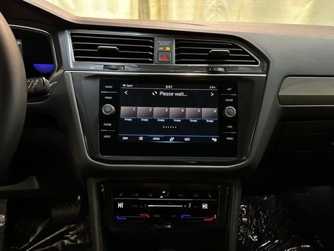 Used 2022 Volkswagen Tiguan SE image 20