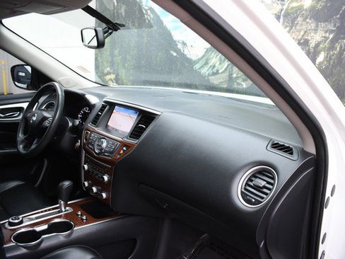 Used 2017 Nissan Pathfinder Platinum AWD/4WD image 25