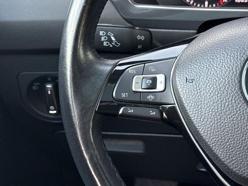 Used 2019 Volkswagen Tiguan SEL Premium image 23