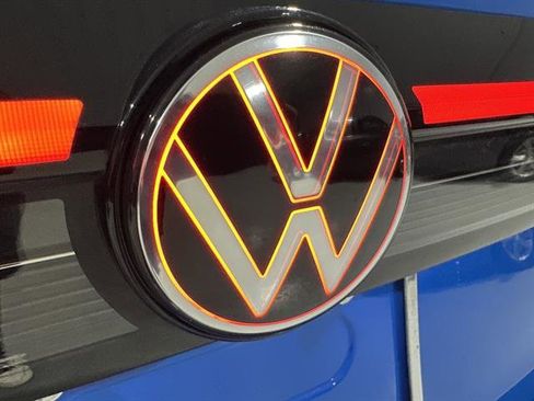 Certified 2025 Volkswagen Taos SE image 13