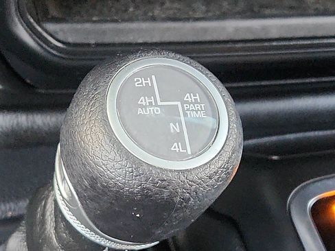 Used 2024 Jeep Wrangler Unlimited w/ Convenience Group AWD/4WD image 24
