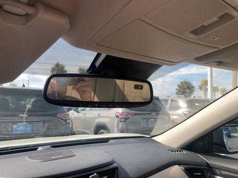 Used 2017 Nissan Rogue SL w/ SL Premium Package image 6