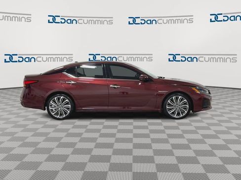 Used 2024 Nissan Altima 2.5 SL FWD image 9
