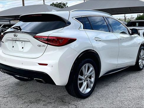 Used 2018 INFINITI QX30 Premium w/ Navigation Package FWD image 8