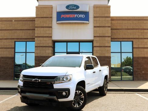 Used 2022 Chevrolet Colorado Z71 AWD/4WD image 2