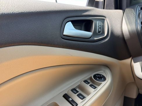 Used 2018 Ford Escape SE w/ Ford Safe & Smart Package FWD image 23