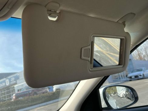 Used 2024 Genesis G70 2.5T image 34