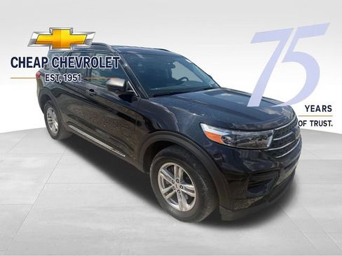 Used 2021 Ford Explorer XLT AWD/4WD image 2