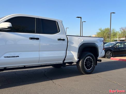Used 2024 Toyota Tacoma TRD Off-Road w/ TRD Off Road Upgrade Package AWD/4WD image 10