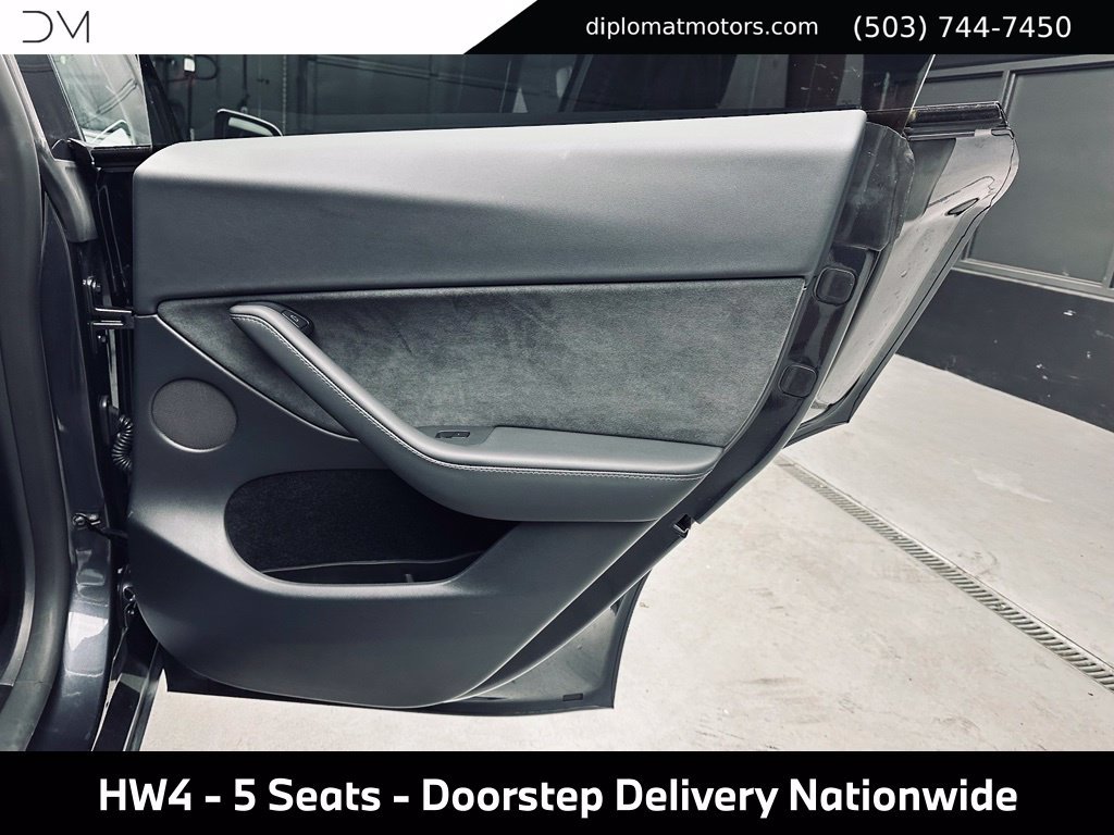 Used 2025 Tesla Model Y Long Range AWD/4WD image 27