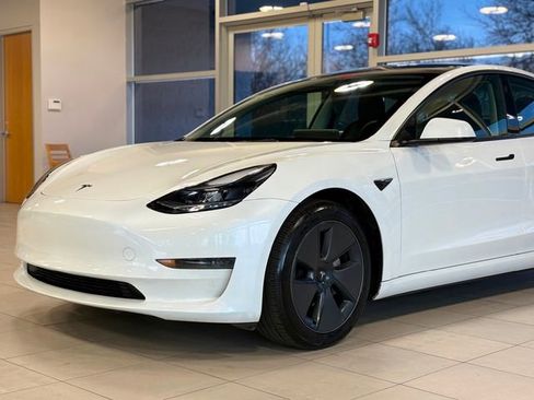 Used 2023 Tesla Model 3 Standard Range image 3
