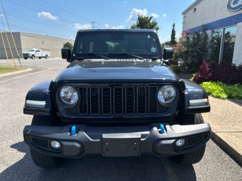 Used 2024 Jeep Wrangler Unlimited w/ Convenience Group AWD/4WD image 9