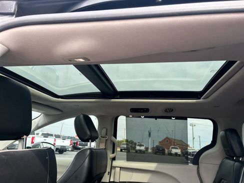 Used 2022 Chrysler Pacifica Limited image 14