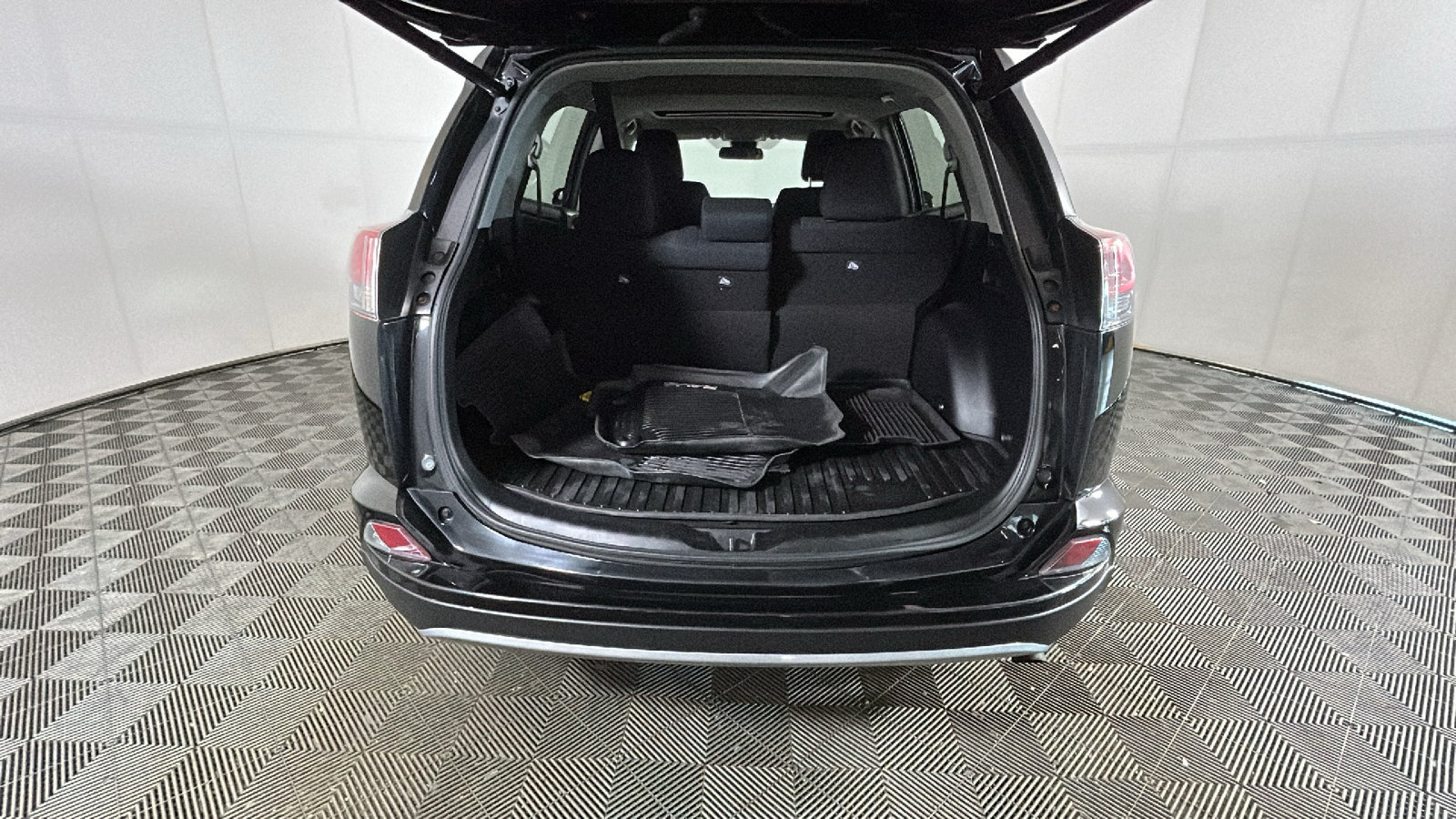 Used 2017 Toyota RAV4 XLE w/ All Weather Liner Package AWD/4WD image 30