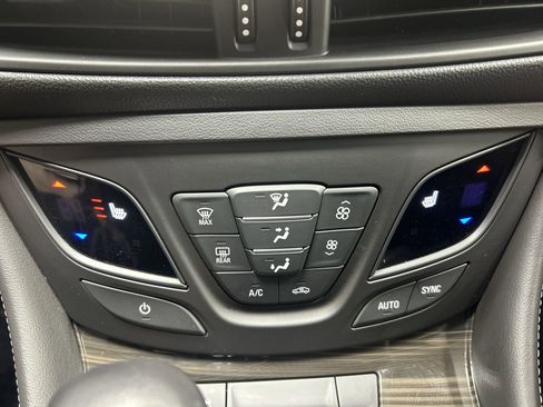 Certified 2019 Buick Envision Essence AWD/4WD image 12