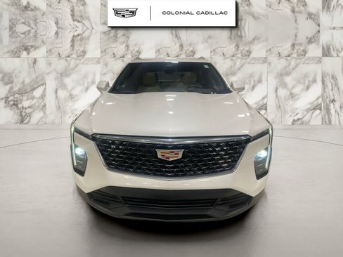 Used 2024 Cadillac XT4 Luxury w/ Cold Weather Package image 7