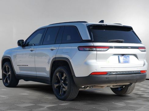 Used 2024 Jeep Grand Cherokee Limited w/ Black Appearance Package AWD/4WD image 6