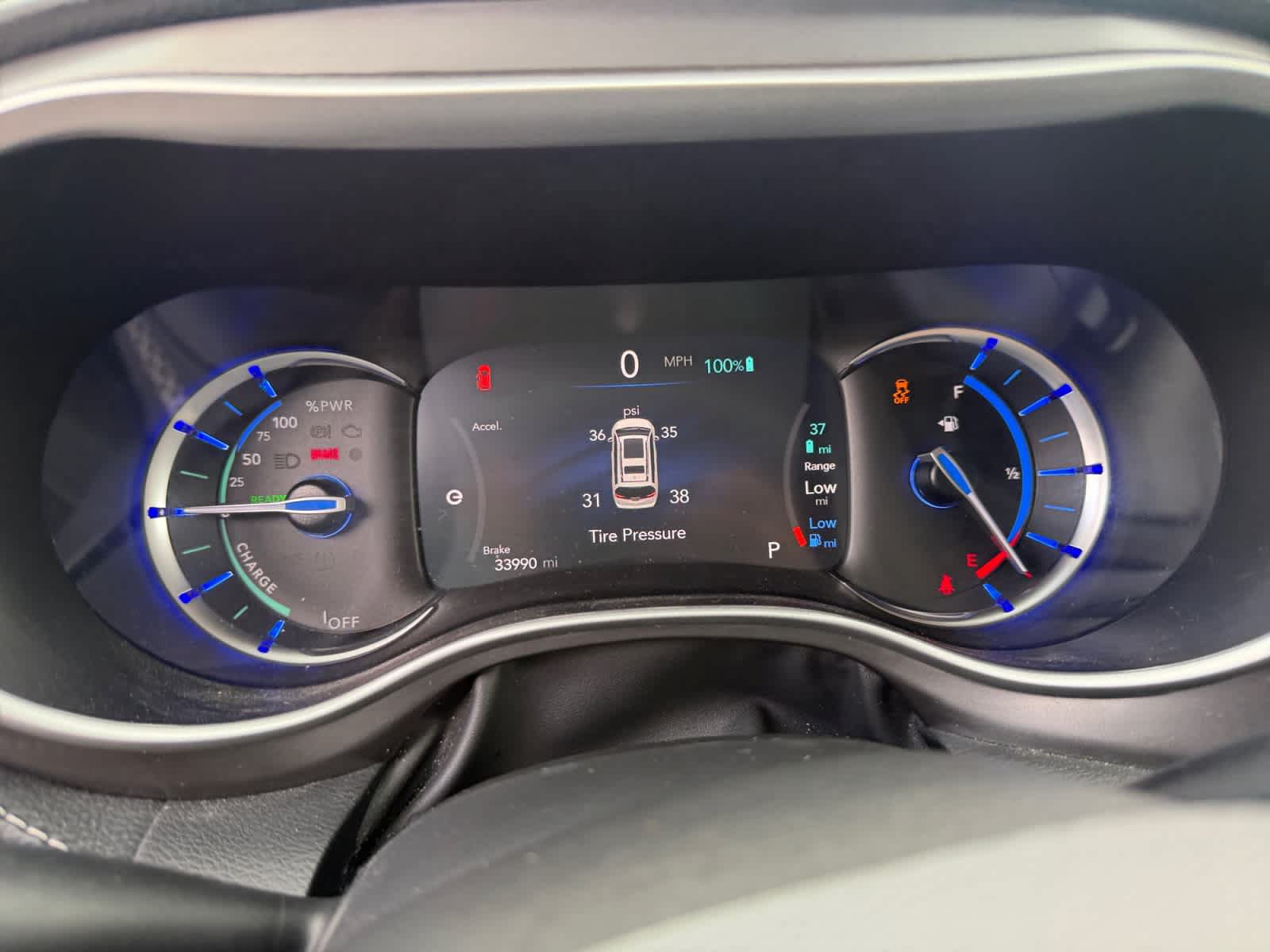 Used 2024 Chrysler Pacifica Limited FWD image 18