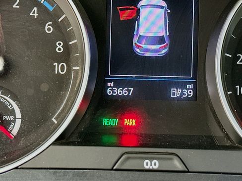 Used 2019 Volkswagen e-Golf SE w/ Driver Assistance Package FWD image 19