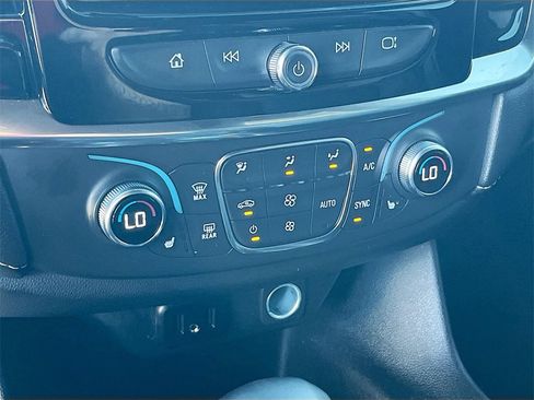 Used 2023 Chevrolet Traverse LT image 15