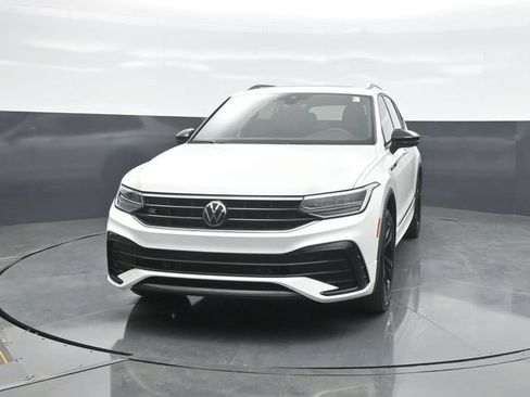 Used 2024 Volkswagen Tiguan SE R-Line w/ MDO Package, Two-Row AWD/4WD image 2