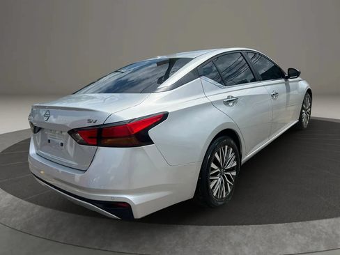 Used 2024 Nissan Altima 2.5 SV FWD image 5