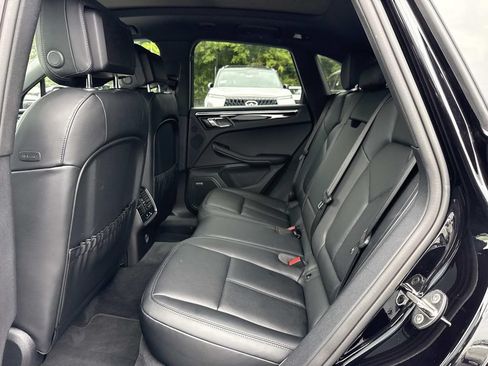 Used 2025 Porsche Macan AWD/4WD image 17