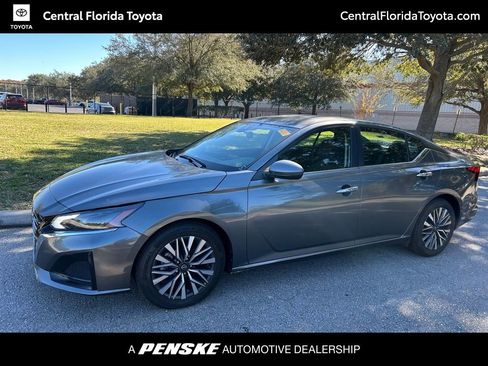 Used 2023 Nissan Altima 2.5 SV image 1