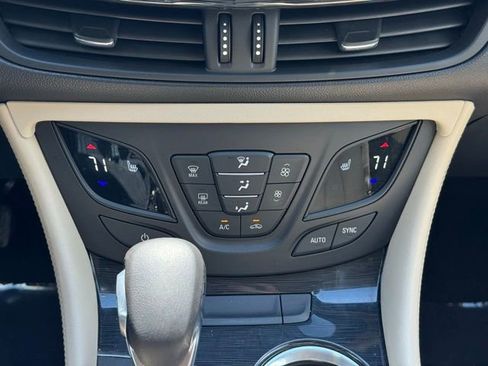 Used 2017 Buick Envision Essence AWD/4WD image 13