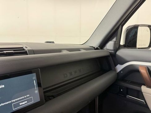 Used 2024 Land Rover Defender 110 X-Dynamic SE image 16