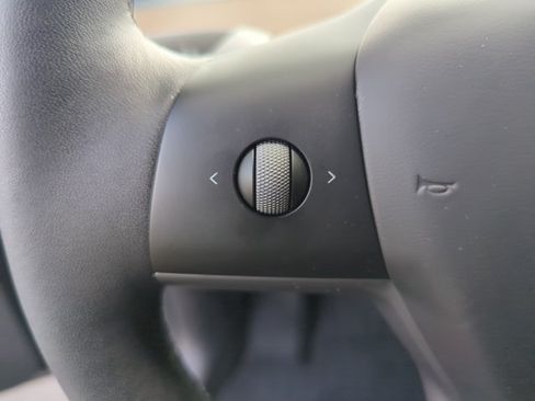 Used 2025 Tesla Model Y Long Range RWD image 14