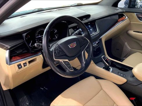 Used 2018 Cadillac XT5 Luxury w/ Driver Awareness Package image 32