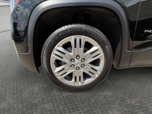 Used 2023 GMC Acadia SLE w/ Driver Convenience Package FWD image 9