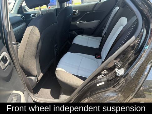 Used 2025 Hyundai Venue SEL FWD image 26