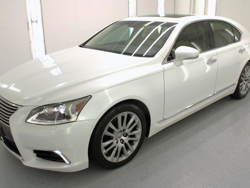 Used 2016 Lexus LS 460 w/ Comfort Package image 5