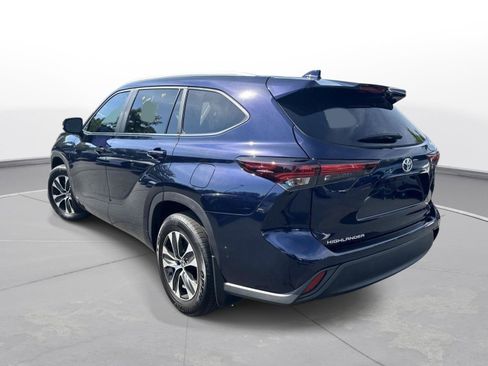 Used 2025 Toyota Highlander XLE AWD/4WD image 8