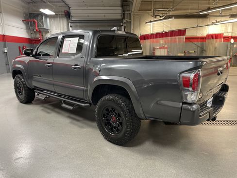 Used 2023 Toyota Tacoma TRD Sport image 8