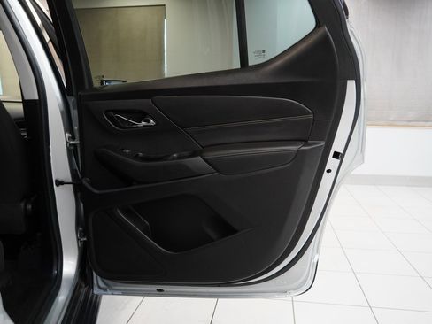 Used 2019 Chevrolet Traverse LT image 25