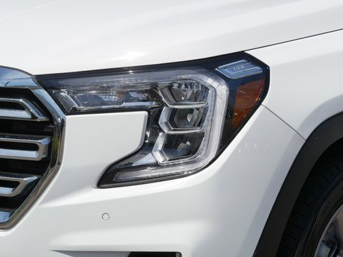 Used 2022 GMC Terrain SLT w/ Infotainment Package II AWD/4WD image 16
