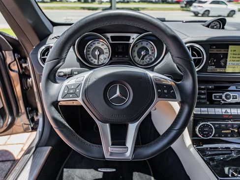 Used 2013 Mercedes-Benz SL 550 image 24