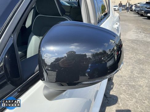 Used 2023 Volvo XC40 Recharge Plus image 88