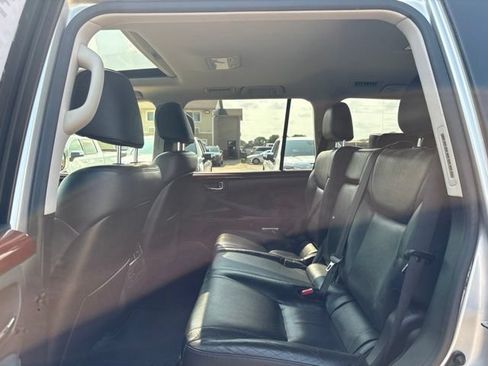 Used 2011 Lexus LX 570 4WD image 29