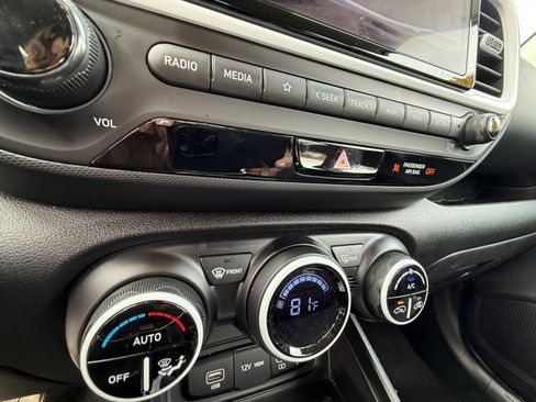 Certified 2025 Hyundai Venue Limited image 32