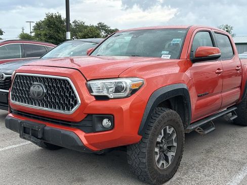 Used 2018 Toyota Tacoma TRD Off-Road w/ Technology Package AWD/4WD image 16