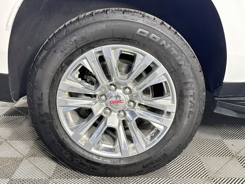 Used 2025 GMC Yukon XL Denali RWD image 30