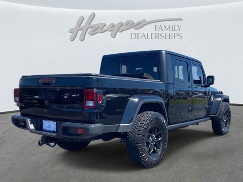 Certified 2022 Jeep Gladiator Sport AWD/4WD image 3