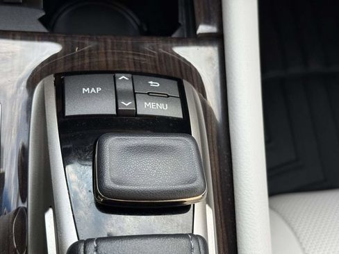 Used 2017 Lexus LS 460 AWD w/ Comfort Package image 25