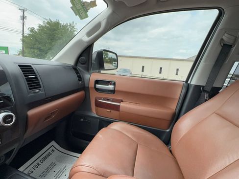 Used 2014 Toyota Sequoia Platinum image 16