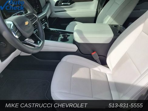 Used 2025 Chevrolet Suburban Premier AWD/4WD image 26